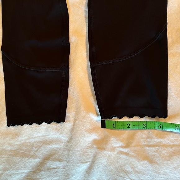 NWT Lululemon Align High Rise Scallop 25" Length in Black Size 6 - Picture 7 of 8
